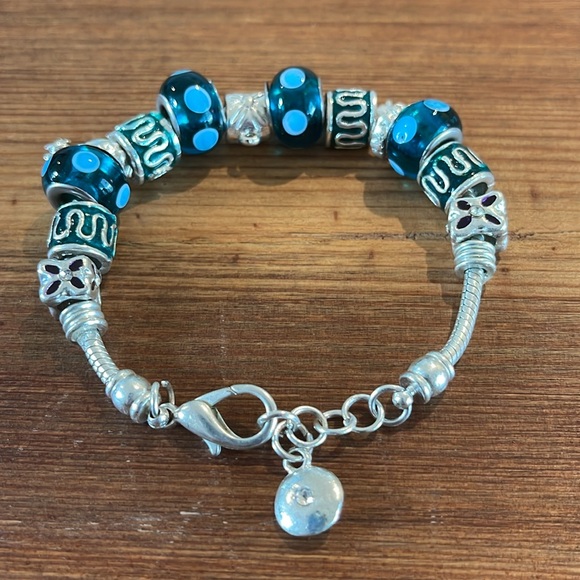 Pretty pandora style charm bracelet - Picture 3 of 5